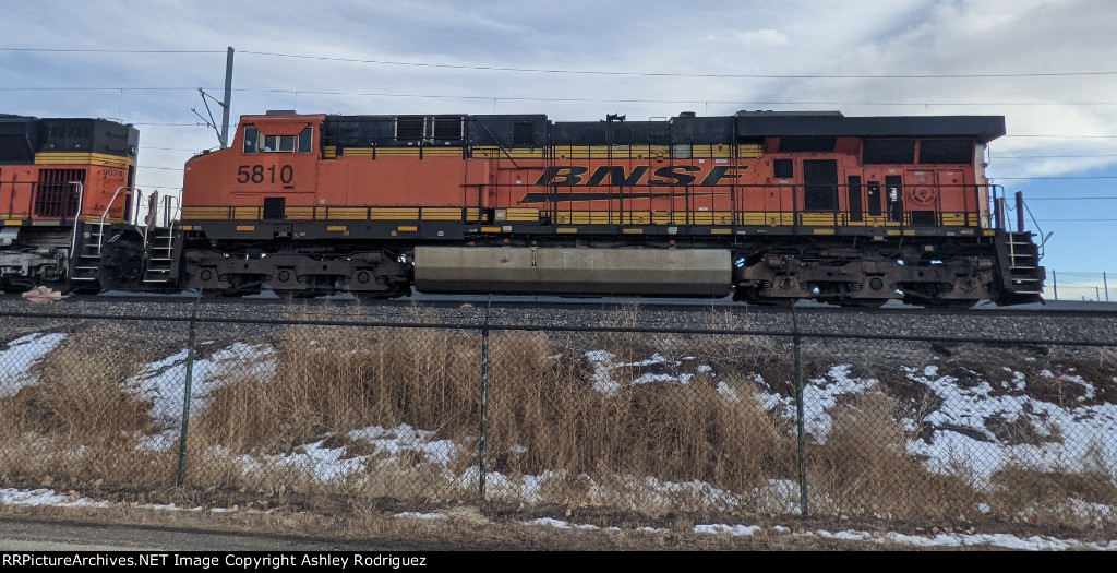 BNSF 5810